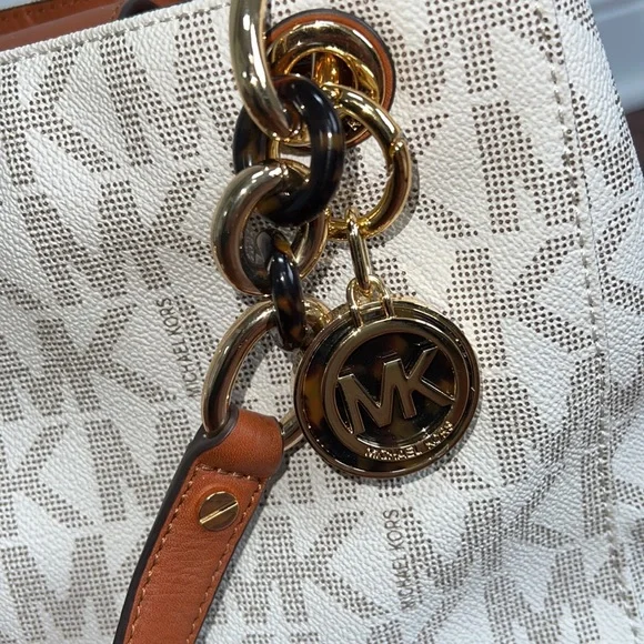 Michael Kors Cynthia Bag (Small) - Picture 7 of 17